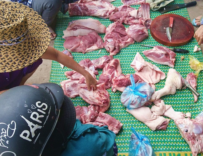 Thực hư chuyện thịt heo 100.000/3kg bán tràn lan khắp lề đường Sài Gòn - Ảnh 8 Thực hư chuyện thịt heo 100.000/3kg bán tràn lan khắp lề đường Sài Gòn - Ảnh 8