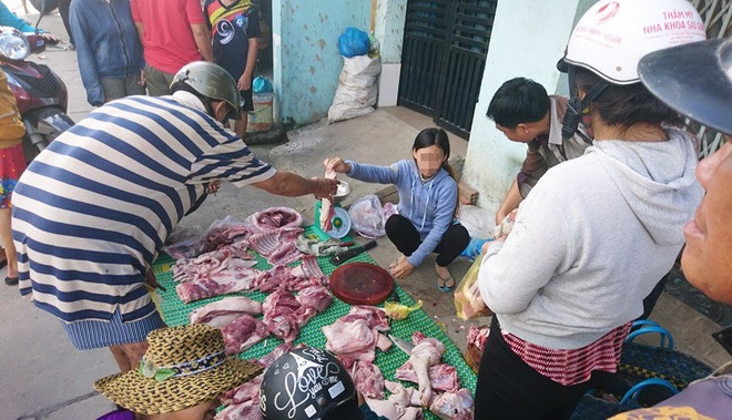 Thực hư chuyện thịt heo 100.000/3kg bán tràn lan khắp lề đường Sài Gòn - Ảnh 10 Thực hư chuyện thịt heo 100.000/3kg bán tràn lan khắp lề đường Sài Gòn - Ảnh 10