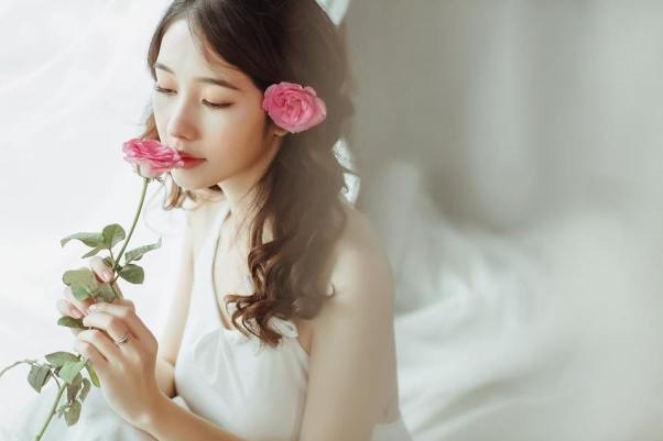 Gửi đàn bà: Nếu không thể mạnh mẽ thêm được nữa, hãy chọn thật kỹ một bờ vai để khóc, đừng chọn bừa - Ảnh 2 Gửi đàn bà: Nếu không thể mạnh mẽ thêm được nữa, hãy chọn thật kỹ một bờ vai để khóc, đừng chọn bừa - Ảnh 2