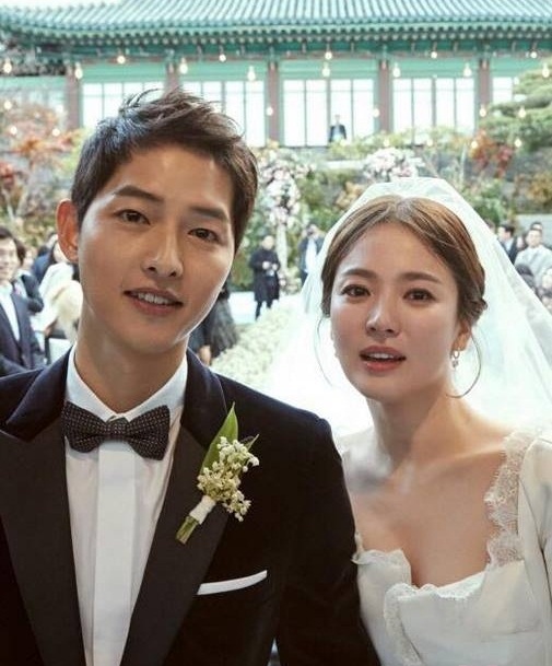 Sau đám cưới 10 ngày, cặp đôi Song Joong Ki - Song Hye Kyo mới dám tiết lộ món quà siêu 'khủng' - Ảnh 6