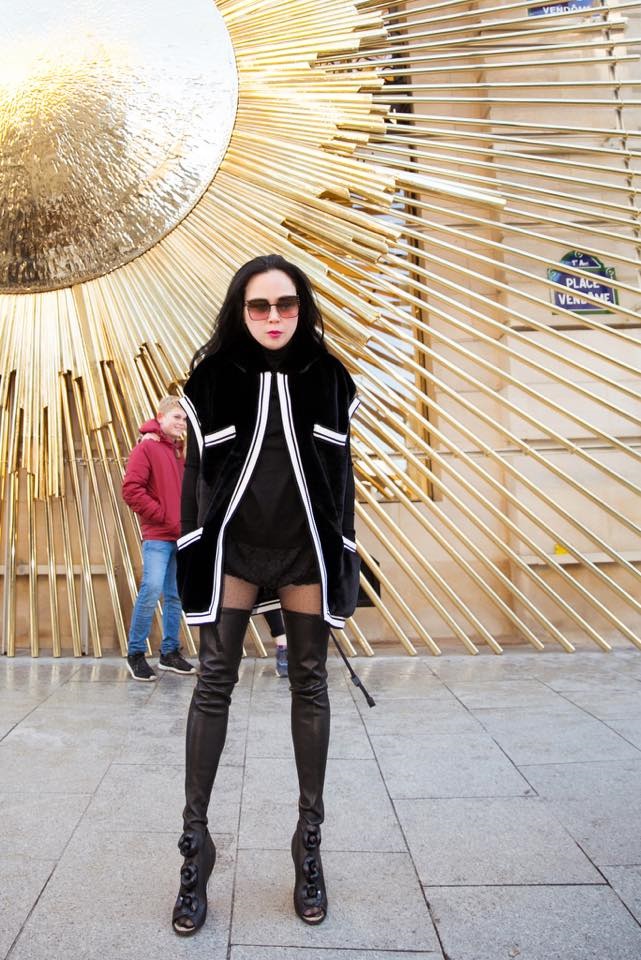 Diện mốt quần lạ dạo phố Paris, Phượng Chanel khiến Quách Ngọc Ngoan không dám rời mắt - Ảnh 4