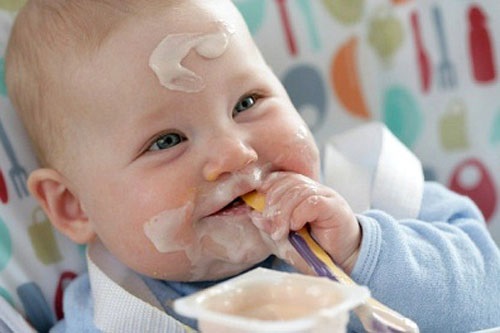 Sai lầm mẹ thường mắc khi cho trẻ ăn sữa chua - Ảnh 2