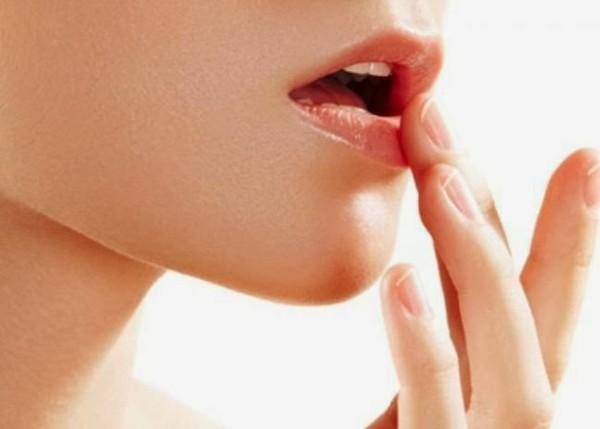 Son dưỡng làm hồng môi là vật dụng cần thiết cho nhiều chị em
