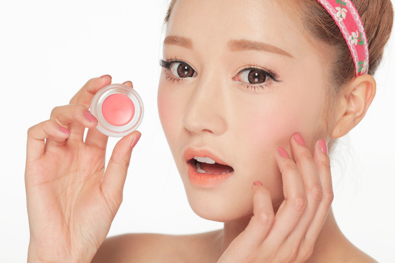 1001 công dụng 'thần thánh' của son dưỡng môi nhất định phụ nữ phải biết - Ảnh 1 1001 công dụng 'thần thánh' của son dưỡng môi nhất định phụ nữ phải biết - Ảnh 1