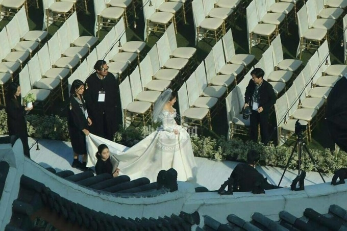 Cập nhật 'siêu đám cưới' Song Joong Ki - Song Hye Kyo: Chú rể bật khóc khi nghe cô dâu đọc lời thề - Ảnh 10