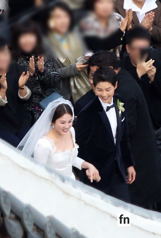 Cập nhật 'siêu đám cưới' Song Joong Ki - Song Hye Kyo: Chú rể bật khóc khi nghe cô dâu đọc lời thề - Ảnh 3