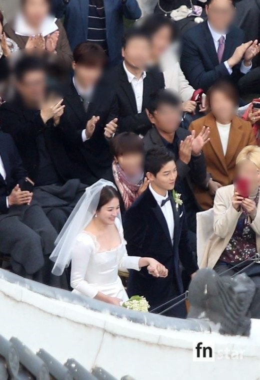Cập nhật 'siêu đám cưới' Song Joong Ki - Song Hye Kyo: Chú rể bật khóc khi nghe cô dâu đọc lời thề - Ảnh 5