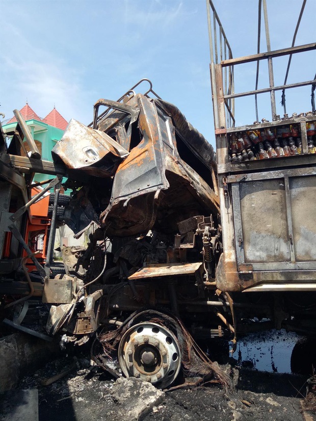 Tai nạn giao thông liên hoàn tại Khánh Hòa: Chồng giết vợ rồi tông vào đầu xe container tự tử - Ảnh 2
