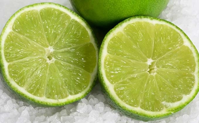 Răng trắng sáng, sạch mảng bám tức thì nhờ 5 loại nguyên liệu 'rẻ tiền' này - Ảnh 1 Răng trắng sáng, sạch mảng bám tức thì nhờ 5 loại nguyên liệu 'rẻ tiền' này - Ảnh 1