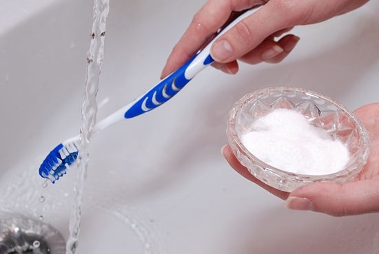 Răng trắng sáng, sạch mảng bám tức thì nhờ 5 loại nguyên liệu 'rẻ tiền' này - Ảnh 2 Răng trắng sáng, sạch mảng bám tức thì nhờ 5 loại nguyên liệu 'rẻ tiền' này - Ảnh 2