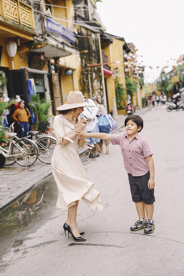 Sau tin đồn rạn nứt, vợ chồng Thanh Thúy - Đức Thịnh chụp ảnh hạnh phúc, ngọt ngào bên con trai tại Hội An - Ảnh 5