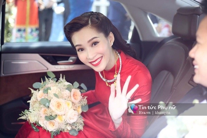 Hoa hậu Thu Thảo chính thức bước lên xe hoa theo đại gia Trung Tín