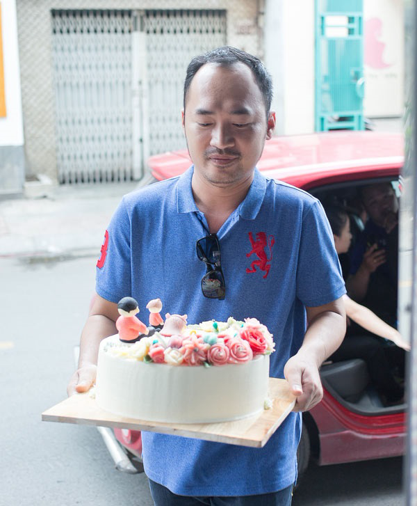 Thu Trang khóc nghẹn vì được ông xã Tiến Luật bất ngờ làm sinh nhật