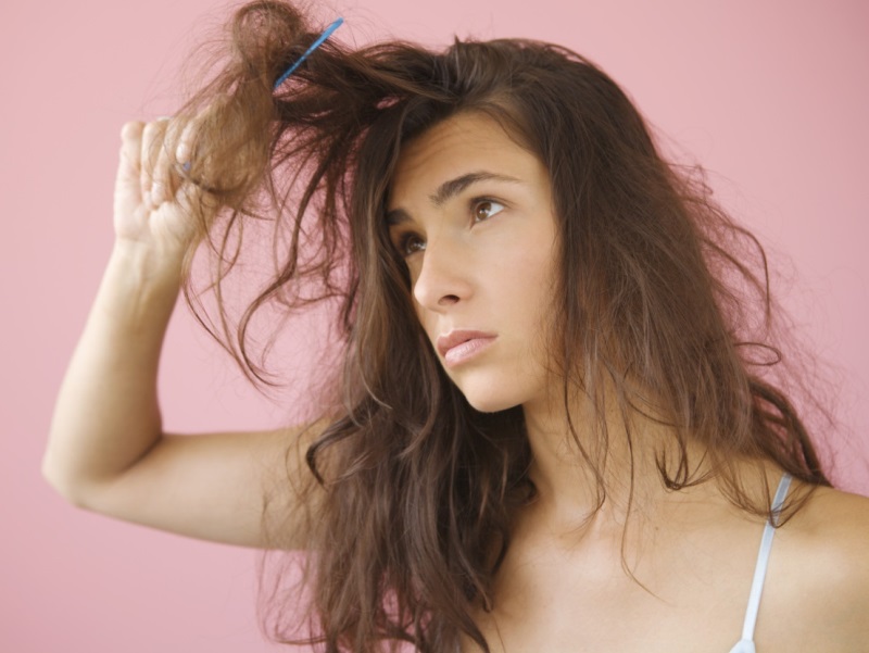 Cách chăm sóc tóc hư tổn, tóc xơ rối với chanh và dầu dừa 