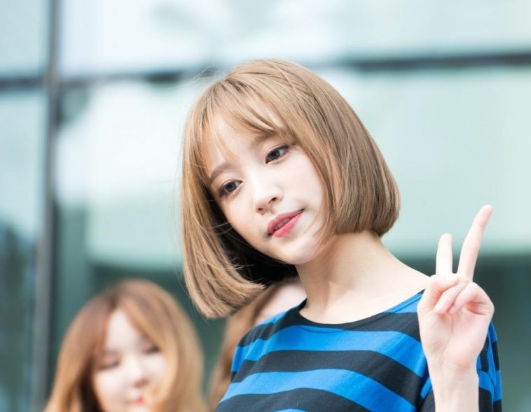 Tóc mái thưa ngang vai đẹp và dễ phù hợp với nhiều kiểu dáng khuôn mặt Tóc mái thưa ngang vai đẹp và dễ phù hợp với nhiều kiểu dáng khuôn mặt