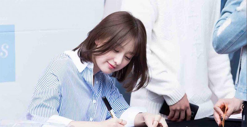 Tóc ngắn ngang vai mái Hàn Quốc được nhiều chị em ưa chuộng Tóc ngắn ngang vai mái Hàn Quốc được nhiều chị em ưa chuộng