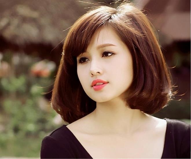 Tóc ngang vai uốn cụp mái thưa là kiểu tóc đẹp không thể bỏ qua khi lựa chọn cắt kiểu tóc ngang vai Tóc ngang vai uốn cụp mái thưa là kiểu tóc đẹp không thể bỏ qua khi lựa chọn cắt kiểu tóc ngang vai