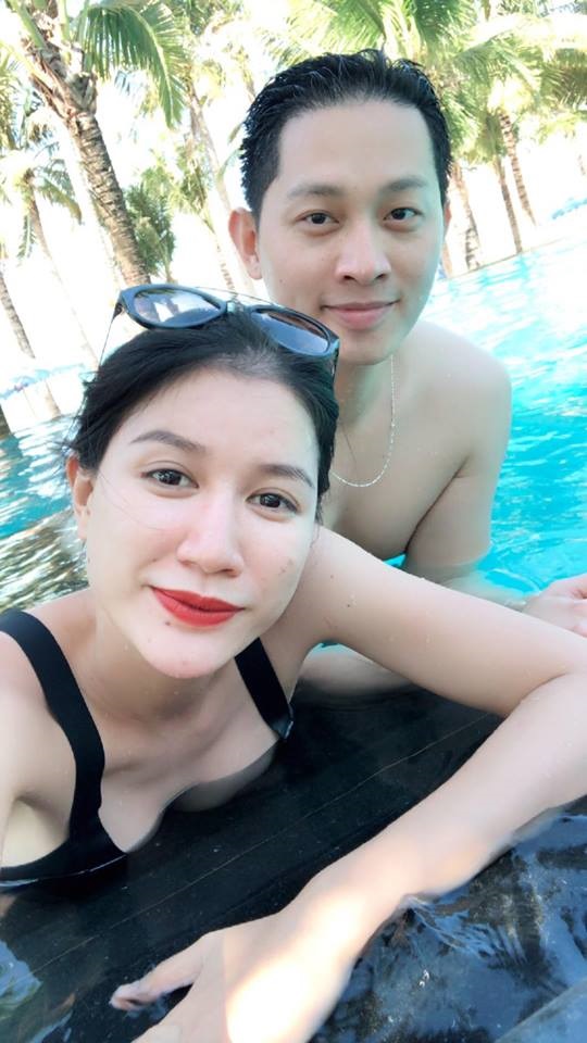 ‘Bỏng mắt’ khi xem loạt ảnh Trang Trần và chồng Việt kiều tình tứ giữa bể bơi - Ảnh 2