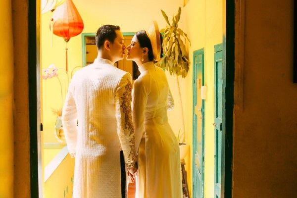 Ngắm trọn bộ ảnh cưới truyền thống đẹp lung linh của Trang Trần cùng ông xã Việt kiều Louis Trần - Ảnh 3