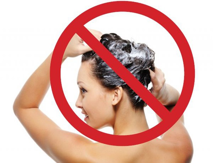Không nên gội đầu mạnh và quá thường xuyên sẽ xuất hiện gàu.