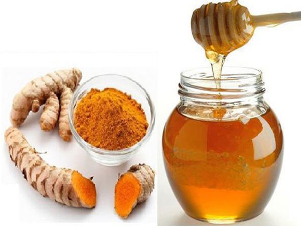Tự tin hơn với làn da trắng mịn khi trị sẹo thâm bằng nghệ và mật ong - Ảnh 1 Nghệ và mật ong là 2 nguyên liệu trị sẹo thâm hiệu quả