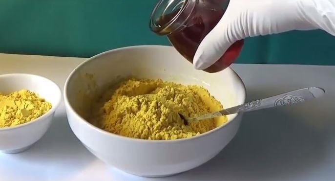 Tự tin hơn với làn da trắng mịn khi trị sẹo thâm bằng nghệ và mật ong - Ảnh 3 Trị sẹo thâm đơn giản bằng bột nghệ và mật ong