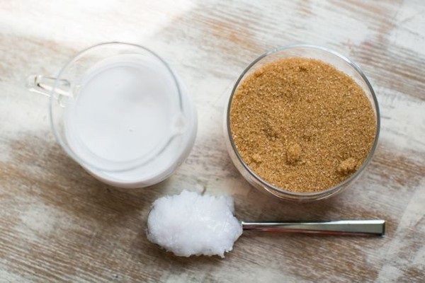 Mẹo hay trị thâm nách trong 1 tuần bằng dầu dừa và đường