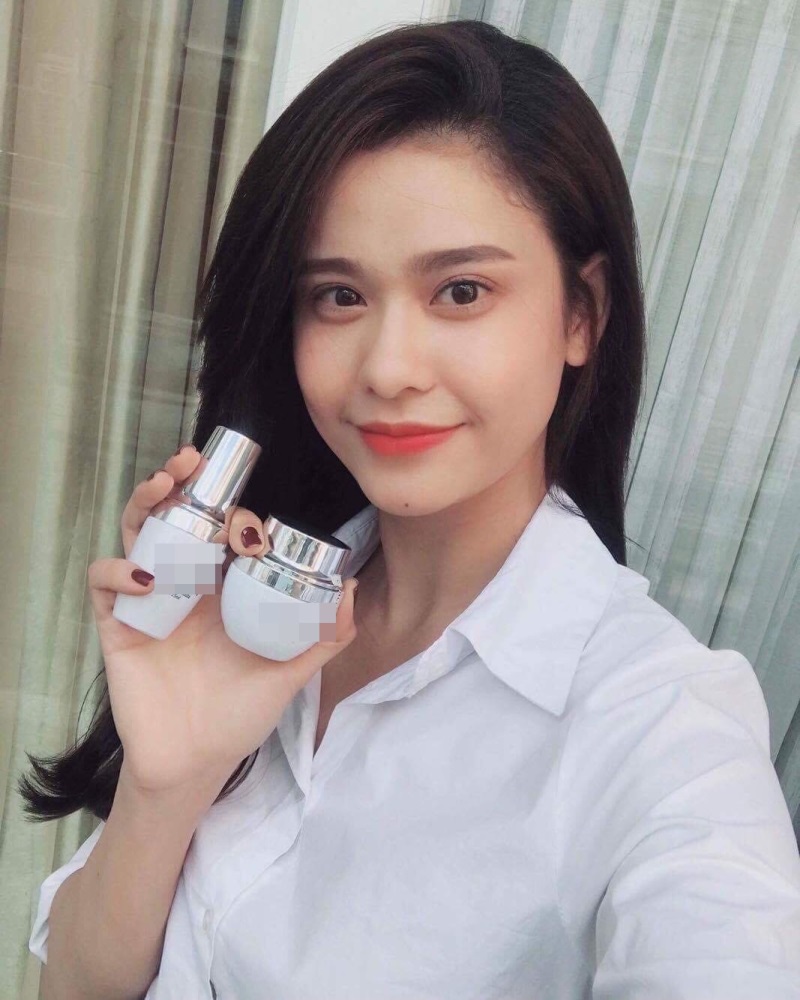 Loạt mỹ nhân Việt kiếm bộn tiền nhờ quảng cáo mỹ phẩm rầm rộ trên Facebook - Ảnh 3 Loạt mỹ nhân Việt kiếm bộn tiền nhờ quảng cáo mỹ phẩm rầm rộ trên Facebook - Ảnh 3