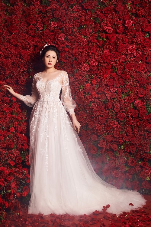 Ngắm Á hậu Tú Anh đẹp xuất thần trong bộ váy cưới 3 tỷ đính 200 viên kim cương - Ảnh 4
