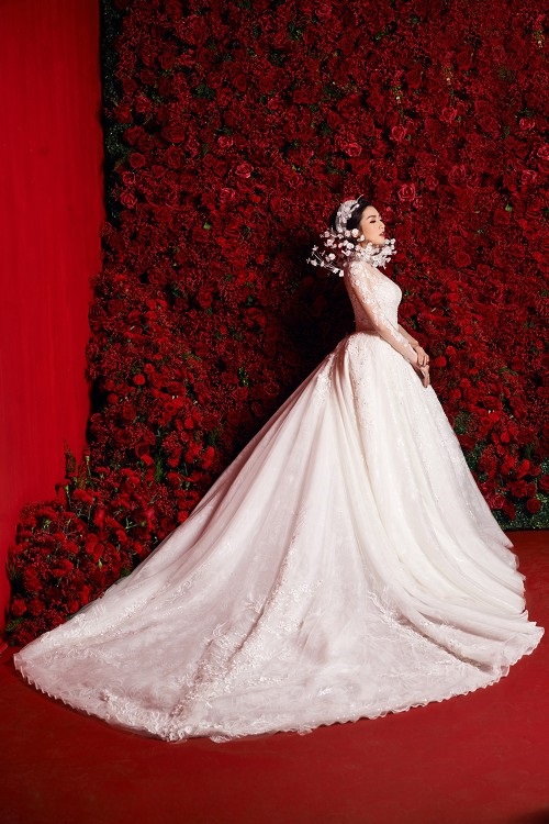 Ngắm Á hậu Tú Anh đẹp xuất thần trong bộ váy cưới 3 tỷ đính 200 viên kim cương - Ảnh 5