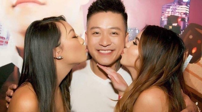 Tuấn Hưng lộ ảnh Tuấn Hưng lộ ảnh 'ôm ấp' fan nữ trong quán bar và ôm gái mặc kệ vợ