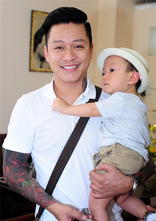 Tuấn Hưng kết hôn với Hương Baby vào năm 2014, đến nay gia đình anh đã chào đón thêm 2 thành viên mới  - Ảnh: Internet