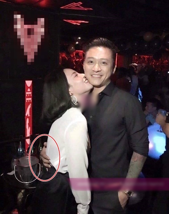 Tuấn Hưng lộ ảnh Tuấn Hưng lộ ảnh 'ôm ấp' fan nữ trong quán bar và ôm gái mặc kệ vợ