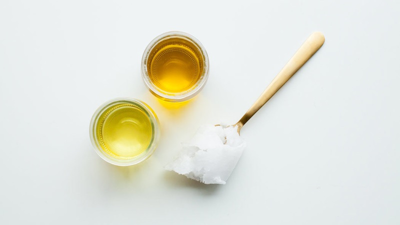 Ủ tóc bằng dầu dừa có tốt không? - Ảnh 3 Cách ủ tóc bằng dầu dừa