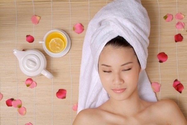 Cách ủ tóc bằng dầu dừa qua đêm tại nhà Cách ủ tóc bằng dầu dừa qua đêm tại nhà