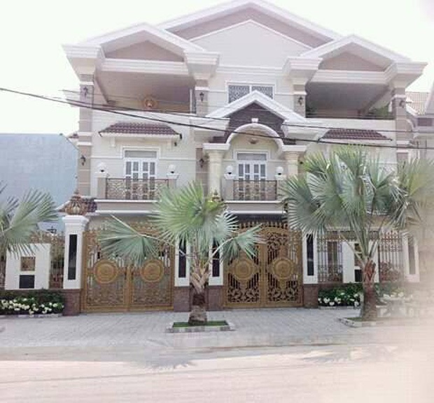 Ưng Hoàng Phúc khiến nhiều người thèm muốn với gia tài Ưng Hoàng Phúc khiến nhiều người thèm muốn với gia tài 'khủng'