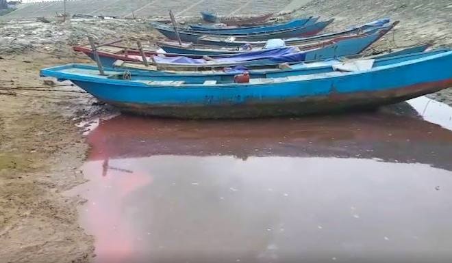 Xuất hiện thêm vệt nước màu đỏ trên biển Hà Tĩnh, Đà Nẵng - Ảnh 1