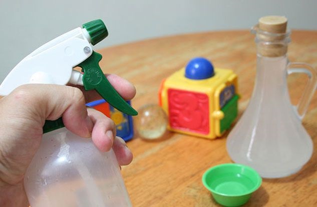 Cách vệ sinh đồ chơi cho trẻ vừa sạch sẽ lại an toàn - Ảnh 1 Cách vệ sinh đồ chơi cho trẻ vừa sạch sẽ lại an toàn