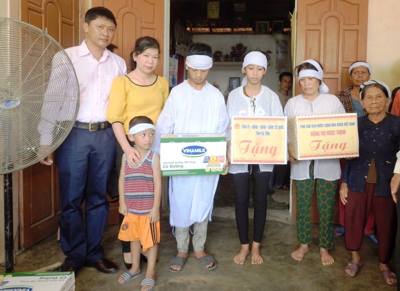 Vinamilk đem sữa đến với trẻ em vùng lũ  tại Hà Tĩnh và Quảng Bình