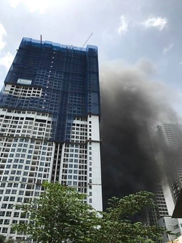 Cháy lớn tại công trình xây dựng Vinhomes Central Park Bình Thạnh - TP.HCM