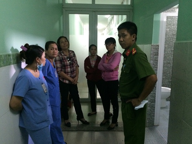 Đã xác định danh tính người mẹ và lý do vứt bỏ cặp thai nhi song sinh trong sọt rác nhà vệ sinh ở TP.Vũng Tàu - Ảnh 2 Đã xác định danh tính người mẹ và lý do vứt bỏ cặp thai nhi song sinh trong sọt rác nhà vệ sinh ở TP.Vũng Tàu - Ảnh 2
