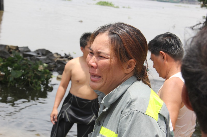 Tìm thấy thi thể bé trai mất tích trên sông Sài Gòn - Ảnh 1